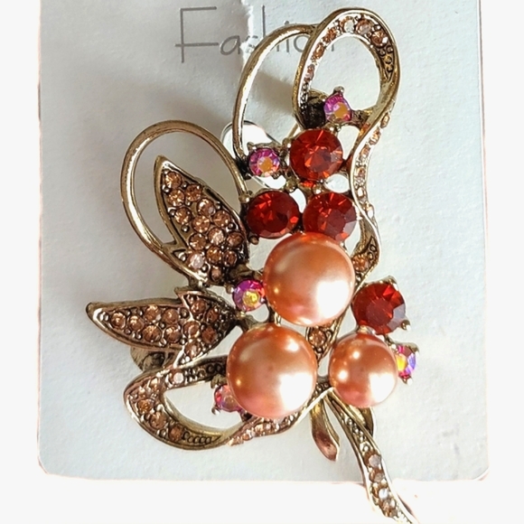 Petals & Peach Pearls Brooch - Picture 5 of 10